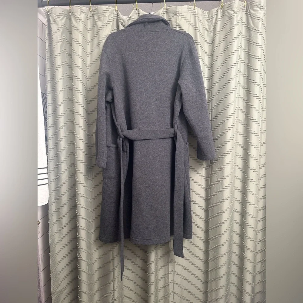 Nordstrom Mens shop robe size M/L
Grey 54% cotton 46% polyester 
Great condition - Picture 6 of 6